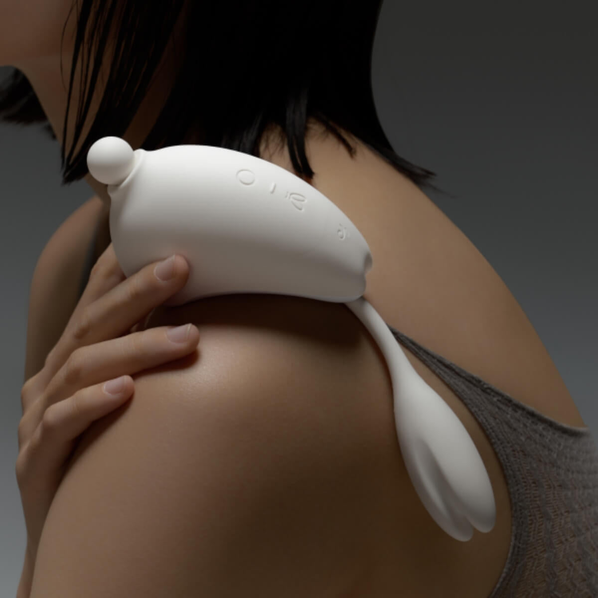 osuga_bunny_moon_clitoral_sucking_vibrator_vibrating_egg_and_moon_lamp