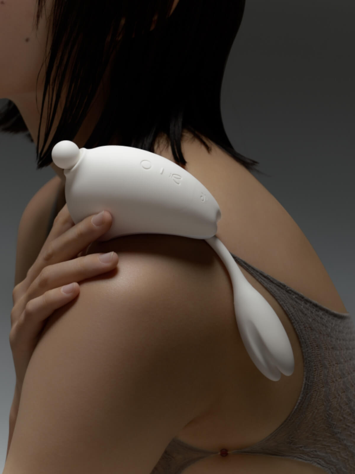 osuga_bunny_moon_clitoral_sucking_vibrator_vibrating_egg_and_moon_lamp