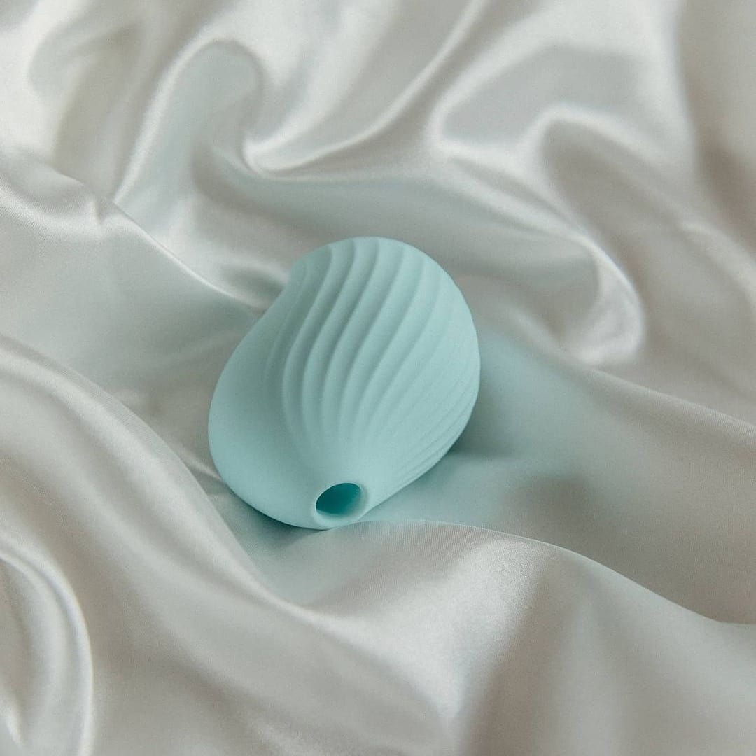 osuga_cuddly_bird_clitoral_sucking_vibrator_clit_stimulator_with_IPX7_waterproof