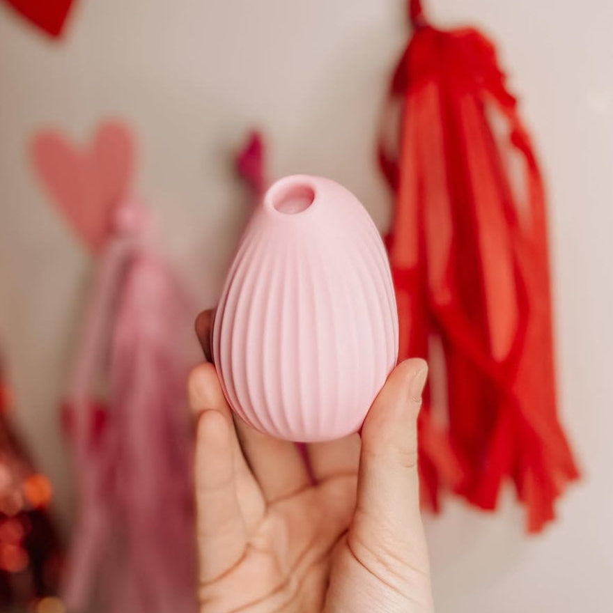 osuga_cuddly_bird_pro_clitoral_sucking_vibrator_clit_stimulator_and_night_light-_pink_clitoral_stimulator